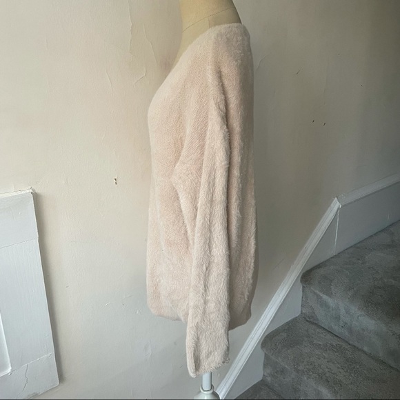 Fate Fuzzy Knit V-Neck Long Sleeve Pullover Beige Sweater Size S/M EUC - Picture 3 of 11